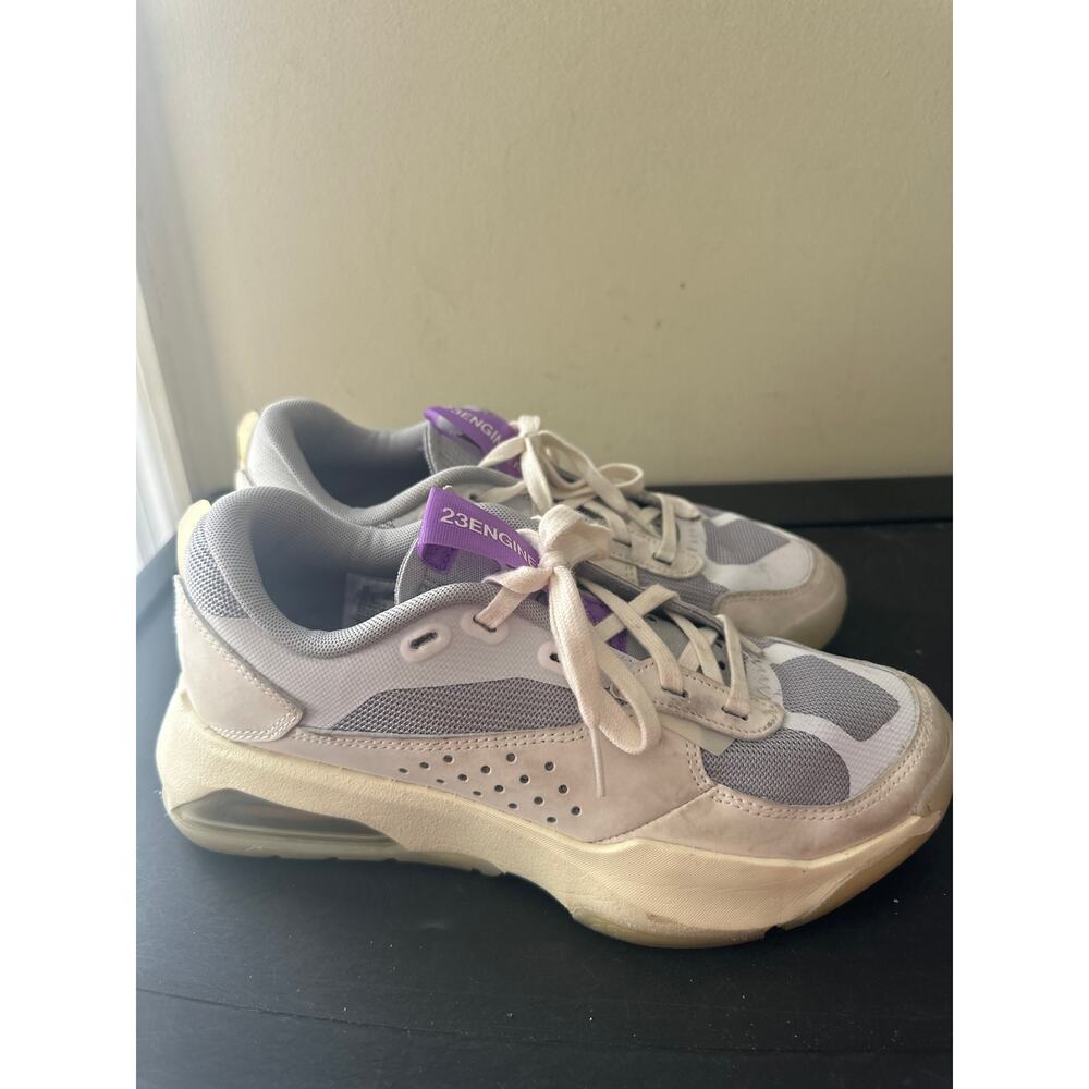 Jordan Air 200E sneakers in a Summit White and Coconut Milk colorway 6Y